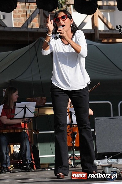 Zdjęcie w galerii na portalu naszraciborz.pl: Piękne Włoszki miały dziś próbę na zamku wiadomości z regionu