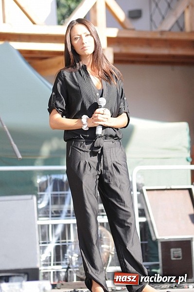 Zdjęcie w galerii na portalu naszraciborz.pl: Piękne Włoszki miały dziś próbę na zamku wiadomości z regionu