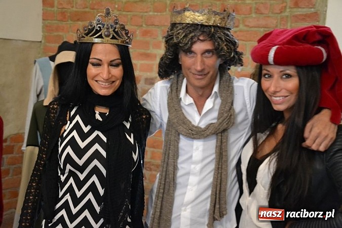 Zdjęcie w galerii na portalu naszraciborz.pl: Piękne Włoszki miały dziś próbę na zamku wiadomości z regionu