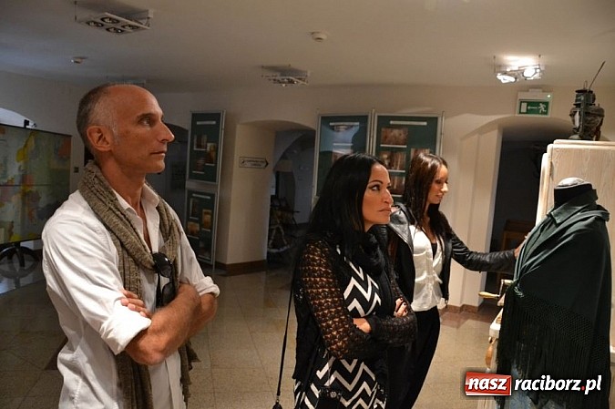 Zdjęcie w galerii na portalu naszraciborz.pl: Piękne Włoszki miały dziś próbę na zamku wiadomości z regionu