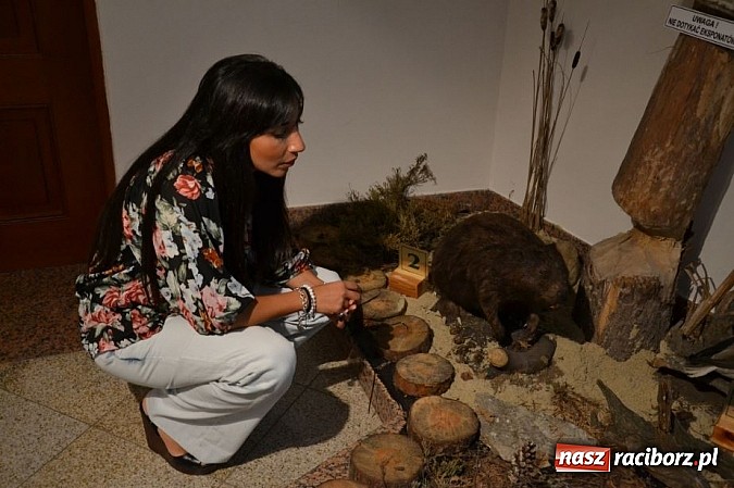 Zdjęcie w galerii na portalu naszraciborz.pl: Piękne Włoszki miały dziś próbę na zamku wiadomości z regionu