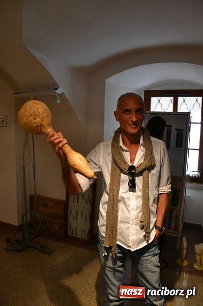 Zdjęcie w galerii na portalu naszraciborz.pl: Piękne Włoszki miały dziś próbę na zamku wiadomości z regionu