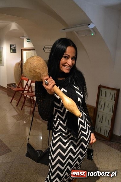 Zdjęcie w galerii na portalu naszraciborz.pl: Piękne Włoszki miały dziś próbę na zamku wiadomości z regionu