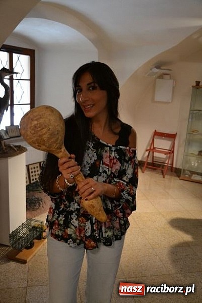 Zdjęcie w galerii na portalu naszraciborz.pl: Piękne Włoszki miały dziś próbę na zamku wiadomości z regionu