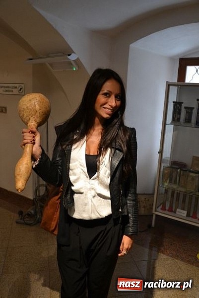 Zdjęcie w galerii na portalu naszraciborz.pl: Piękne Włoszki miały dziś próbę na zamku wiadomości z regionu