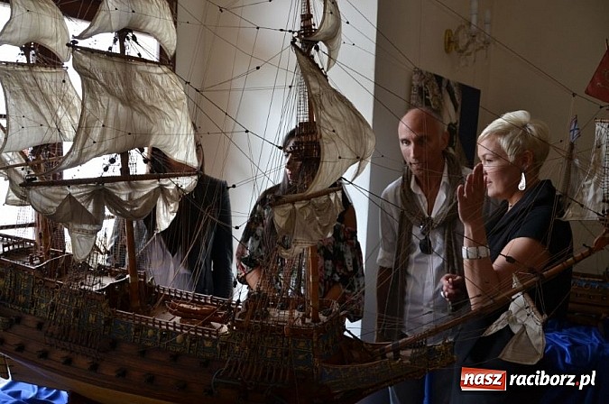 Zdjęcie w galerii na portalu naszraciborz.pl: Piękne Włoszki miały dziś próbę na zamku wiadomości z regionu