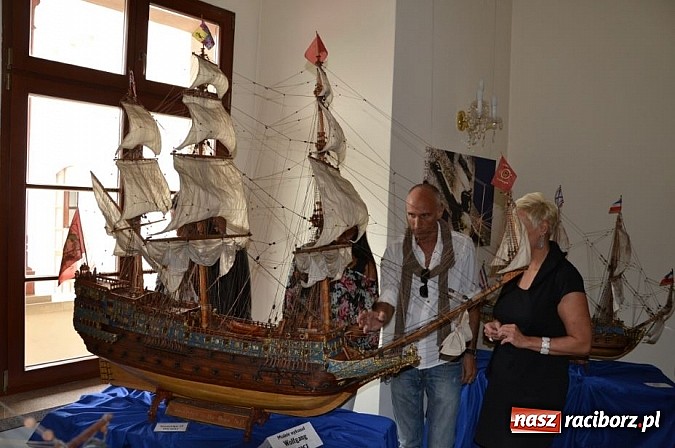 Zdjęcie w galerii na portalu naszraciborz.pl: Piękne Włoszki miały dziś próbę na zamku wiadomości z regionu