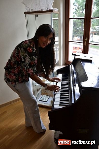 Zdjęcie w galerii na portalu naszraciborz.pl: Piękne Włoszki miały dziś próbę na zamku wiadomości z regionu