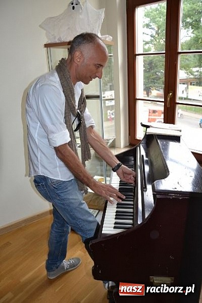 Zdjęcie w galerii na portalu naszraciborz.pl: Piękne Włoszki miały dziś próbę na zamku wiadomości z regionu