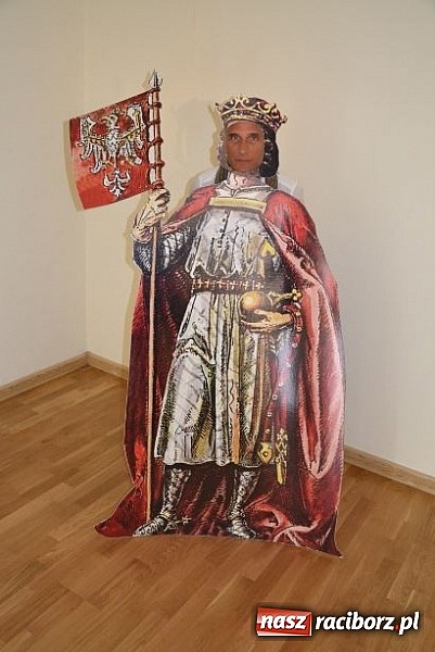 Zdjęcie w galerii na portalu naszraciborz.pl: Piękne Włoszki miały dziś próbę na zamku wiadomości z regionu