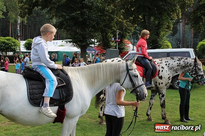 Zdjęcie w galerii na portalu naszraciborz.pl: Festyn rafakowców w Szymocicach wiadomości z regionu