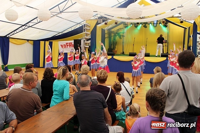 Zdjęcie w galerii na portalu naszraciborz.pl: Festyn rafakowców w Szymocicach wiadomości z regionu