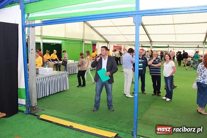 Zdjęcie w galerii na portalu naszraciborz.pl: Festyn rafakowców w Szymocicach wiadomości z regionu