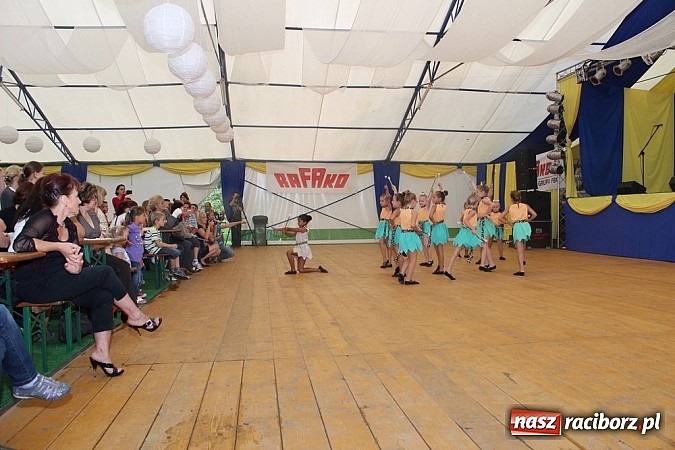 Zdjęcie w galerii na portalu naszraciborz.pl: Festyn rafakowców w Szymocicach wiadomości z regionu