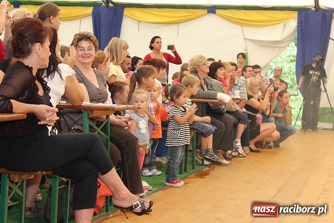 Zdjęcie w galerii na portalu naszraciborz.pl: Festyn rafakowców w Szymocicach wiadomości z regionu