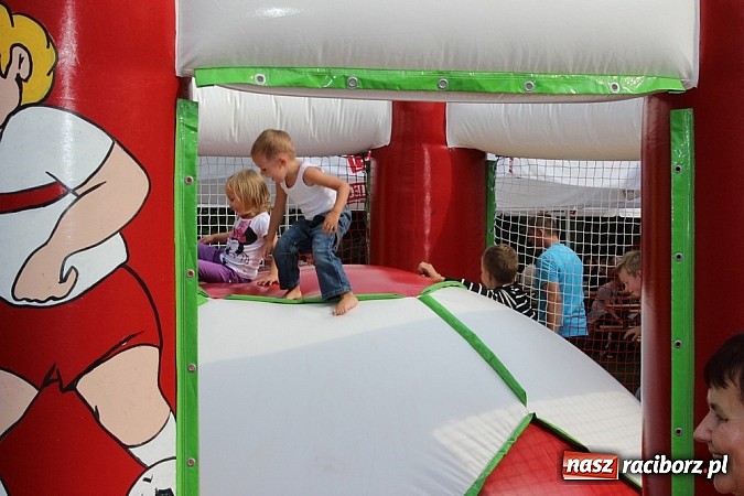 Zdjęcie w galerii na portalu naszraciborz.pl: Festyn rafakowców w Szymocicach wiadomości z regionu