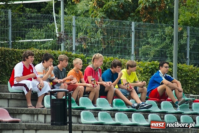 Zdjęcie w galerii na portalu naszraciborz.pl: Trampkarze Tworkowa lepsi przy Tuwima wiadomości z regionu