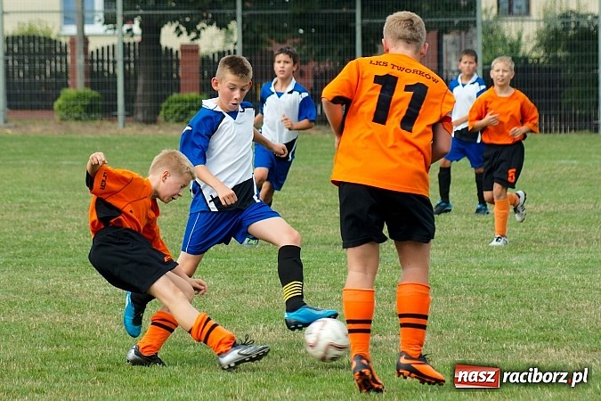 Zdjęcie w galerii na portalu naszraciborz.pl: Trampkarze Tworkowa lepsi przy Tuwima wiadomości z regionu