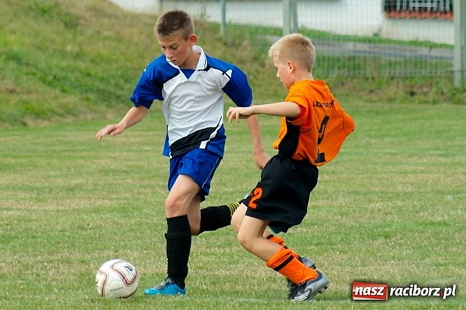 Zdjęcie w galerii na portalu naszraciborz.pl: Trampkarze Tworkowa lepsi przy Tuwima wiadomości z regionu