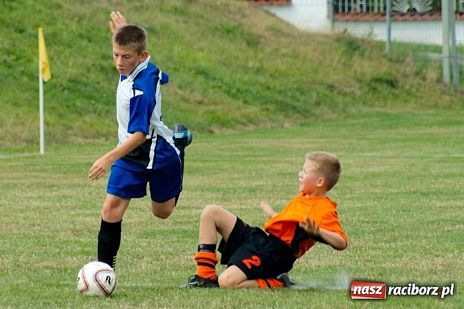 Zdjęcie w galerii na portalu naszraciborz.pl: Trampkarze Tworkowa lepsi przy Tuwima wiadomości z regionu