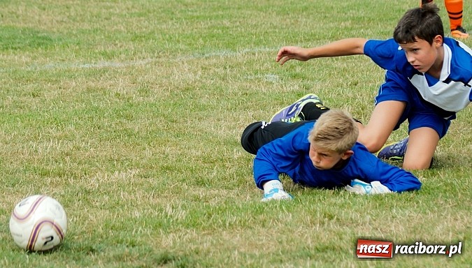 Zdjęcie w galerii na portalu naszraciborz.pl: Trampkarze Tworkowa lepsi przy Tuwima wiadomości z regionu