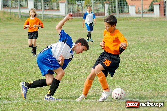 Zdjęcie w galerii na portalu naszraciborz.pl: Trampkarze Tworkowa lepsi przy Tuwima wiadomości z regionu