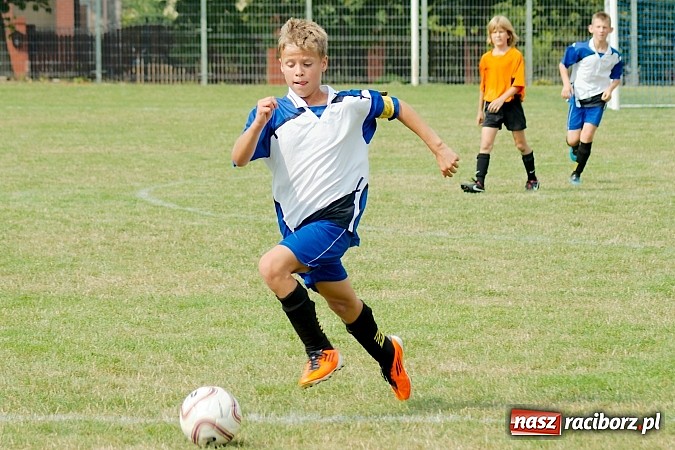 Zdjęcie w galerii na portalu naszraciborz.pl: Trampkarze Tworkowa lepsi przy Tuwima wiadomości z regionu