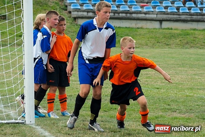 Zdjęcie w galerii na portalu naszraciborz.pl: Trampkarze Tworkowa lepsi przy Tuwima wiadomości z regionu