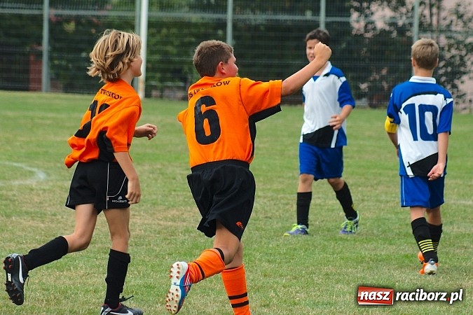 Zdjęcie w galerii na portalu naszraciborz.pl: Trampkarze Tworkowa lepsi przy Tuwima wiadomości z regionu