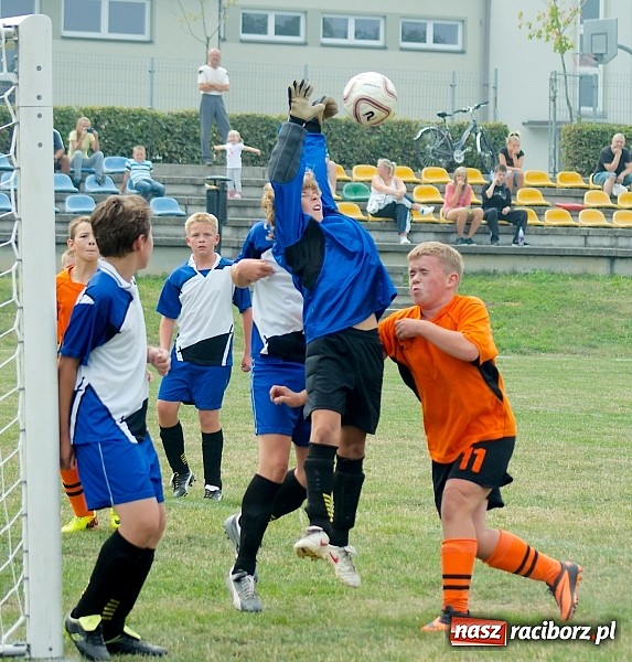 Zdjęcie w galerii na portalu naszraciborz.pl: Trampkarze Tworkowa lepsi przy Tuwima wiadomości z regionu