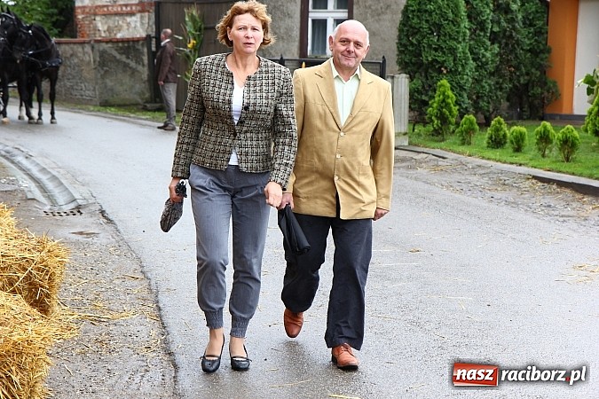 Zdjęcie w galerii na portalu naszraciborz.pl: Święto plonów w Żerdzinach z mażoretkami wiadomości z regionu