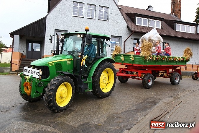 Zdjęcie w galerii na portalu naszraciborz.pl: Święto plonów w Żerdzinach z mażoretkami wiadomości z regionu