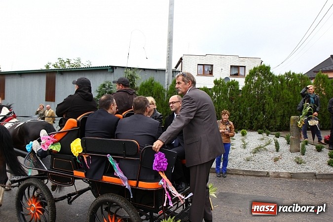 Zdjęcie w galerii na portalu naszraciborz.pl: Święto plonów w Żerdzinach z mażoretkami wiadomości z regionu