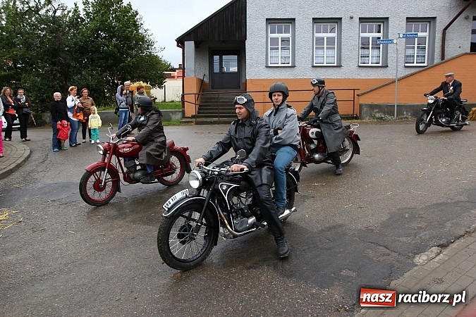 Zdjęcie w galerii na portalu naszraciborz.pl: Święto plonów w Żerdzinach z mażoretkami wiadomości z regionu