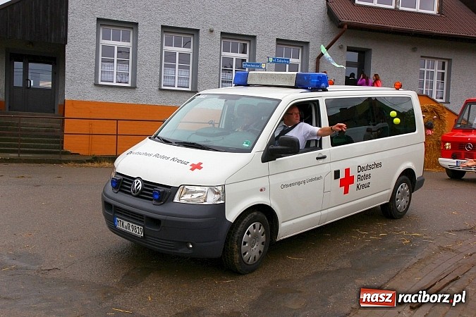 Zdjęcie w galerii na portalu naszraciborz.pl: Święto plonów w Żerdzinach z mażoretkami wiadomości z regionu