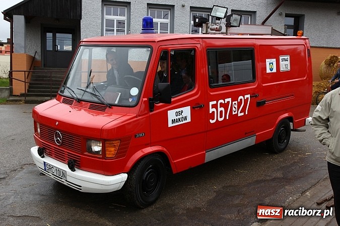 Zdjęcie w galerii na portalu naszraciborz.pl: Święto plonów w Żerdzinach z mażoretkami wiadomości z regionu