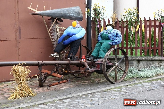 Zdjęcie w galerii na portalu naszraciborz.pl: Święto plonów w Żerdzinach z mażoretkami wiadomości z regionu
