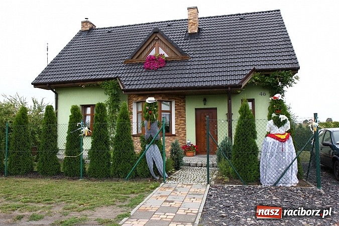 Zdjęcie w galerii na portalu naszraciborz.pl: Święto plonów w Żerdzinach z mażoretkami wiadomości z regionu