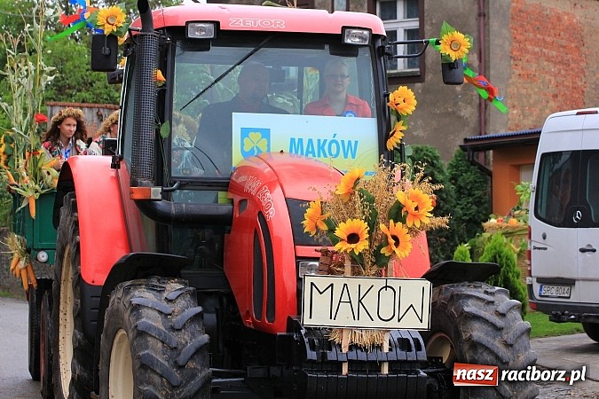 Zdjęcie w galerii na portalu naszraciborz.pl: Święto plonów w Żerdzinach z mażoretkami wiadomości z regionu