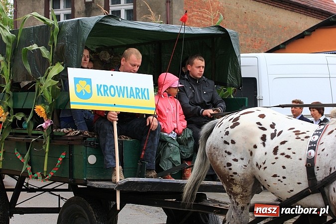 Zdjęcie w galerii na portalu naszraciborz.pl: Święto plonów w Żerdzinach z mażoretkami wiadomości z regionu