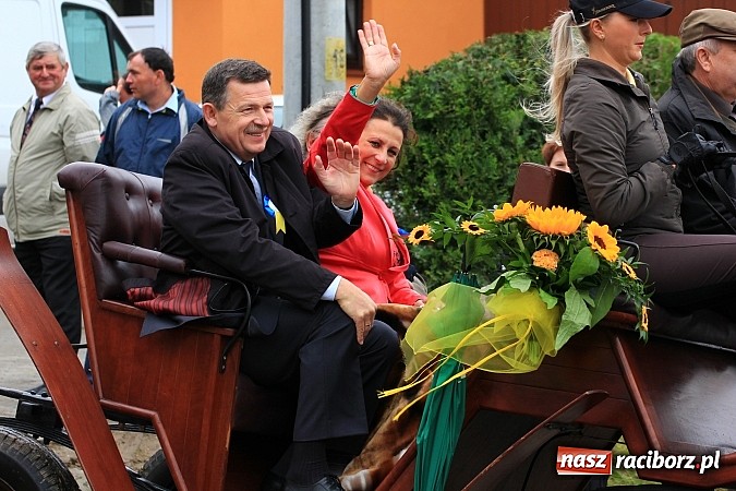 Zdjęcie w galerii na portalu naszraciborz.pl: Święto plonów w Żerdzinach z mażoretkami wiadomości z regionu