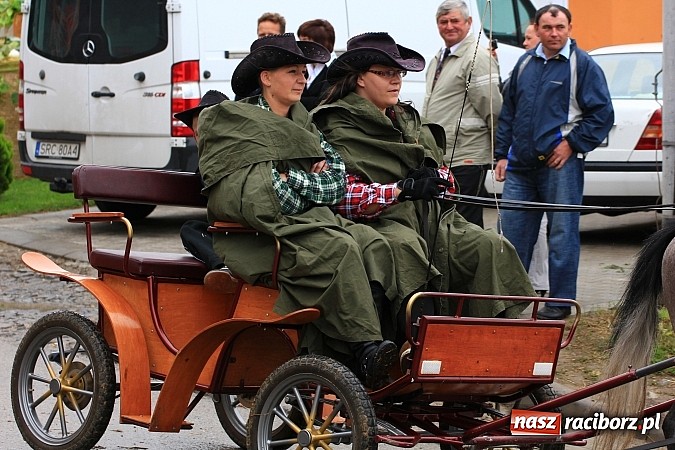 Zdjęcie w galerii na portalu naszraciborz.pl: Święto plonów w Żerdzinach z mażoretkami wiadomości z regionu