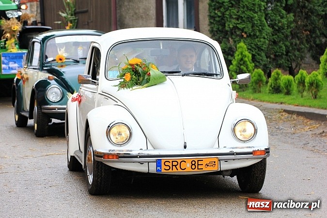 Zdjęcie w galerii na portalu naszraciborz.pl: Święto plonów w Żerdzinach z mażoretkami wiadomości z regionu