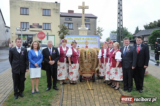 Zdjęcie w galerii na portalu naszraciborz.pl: W Tworkowie dziękowali za plony z misjonarzem wiadomości z regionu