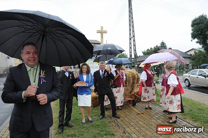 Zdjęcie w galerii na portalu naszraciborz.pl: W Tworkowie dziękowali za plony z misjonarzem wiadomości z regionu