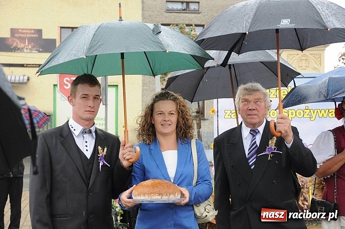 Zdjęcie w galerii na portalu naszraciborz.pl: W Tworkowie dziękowali za plony z misjonarzem wiadomości z regionu