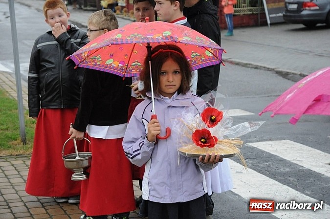 Zdjęcie w galerii na portalu naszraciborz.pl: W Tworkowie dziękowali za plony z misjonarzem wiadomości z regionu