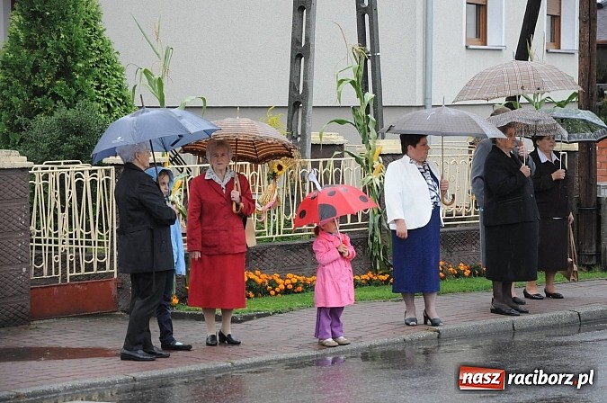 Zdjęcie w galerii na portalu naszraciborz.pl: W Tworkowie dziękowali za plony z misjonarzem wiadomości z regionu