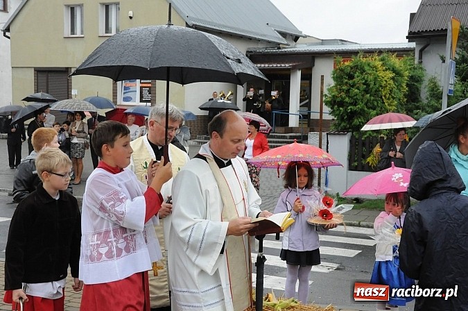 Zdjęcie w galerii na portalu naszraciborz.pl: W Tworkowie dziękowali za plony z misjonarzem wiadomości z regionu