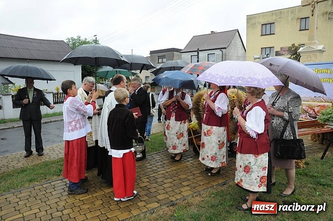 Zdjęcie w galerii na portalu naszraciborz.pl: W Tworkowie dziękowali za plony z misjonarzem wiadomości z regionu